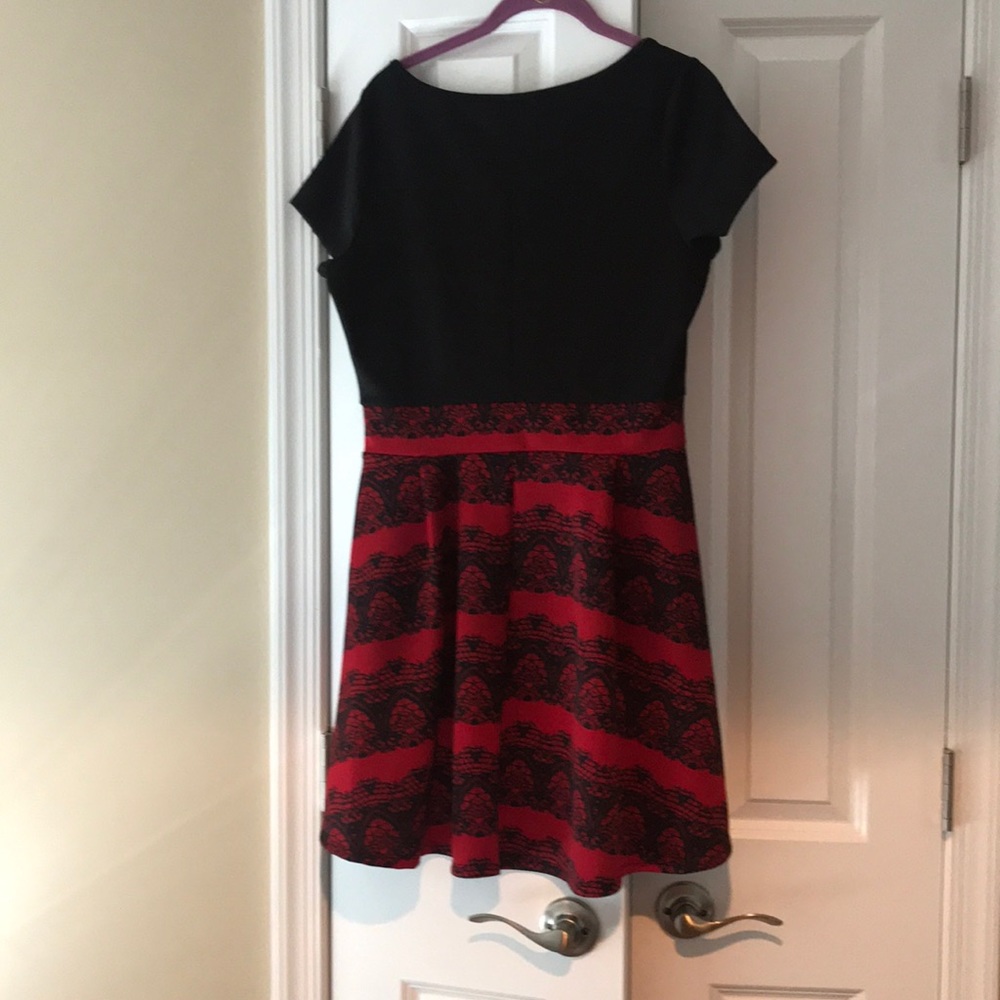 Dress - Picture 3 of 3